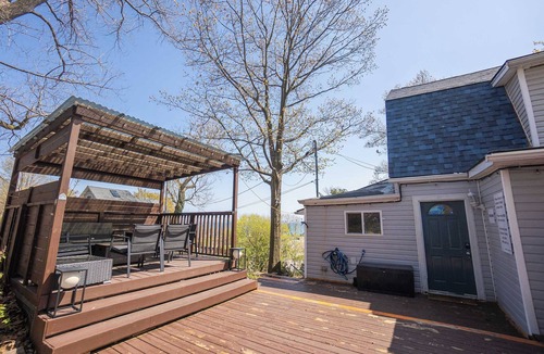 Ontario House | Crystal Beach Waterfront Cottage - Sunset Views!