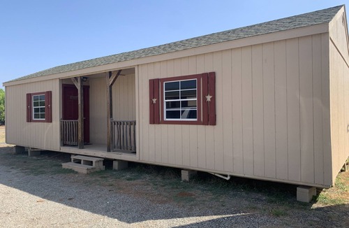 Dimmit County Cabin | Crystal cabin. Comfortable quiet cabin 8 miles outside Carrizo Springs.