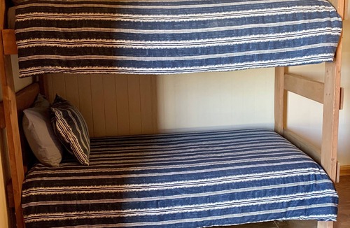 Dimmit County Cabin | Crystal cabin. Comfortable quiet cabin 8 miles outside Carrizo Springs.