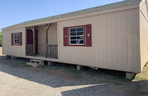 Dimmit County Cabin | Crystal cabin. Comfortable quiet cabin 8 miles outside Carrizo Springs.