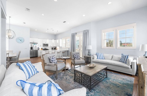 Crystal Shores House | Crystal Castle*5Kings*PrivatePool*Elevator*BeachGear