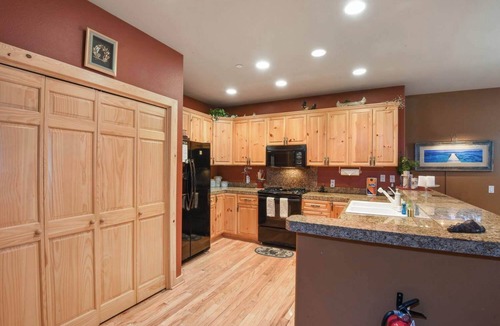 Crystal Bay Condo | Crystal Charm – Amazing 3 BDR Condo Close to Beaches, Casinos, & Skiing!