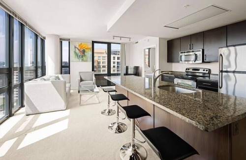 Aurora Highlands Apartment | Crystal City 2BR nr Downtown DC | Spa & Gym
