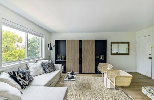 Aurora Highlands Apartment | Crystal City Boutique Flats 2BR/Free Parking