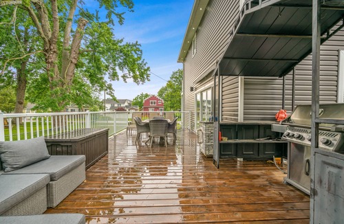 Crystal Beach Cottage | Crystal Clear Cottage - A True Gem! - Sleeps 8, Air Conditioning, Hot Tub