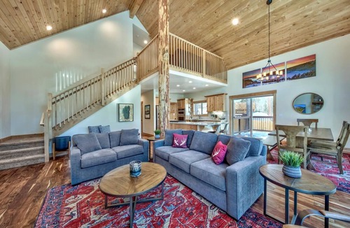 Country Club Estates House | Crystal Crest: Mountain Views, Games, BBQ, Pets