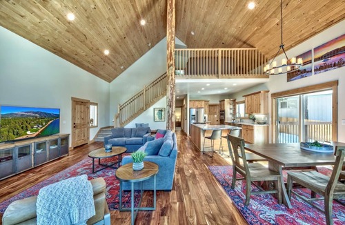 Country Club Estates House | Crystal Crest: Mountain Views, Games, BBQ, Pets