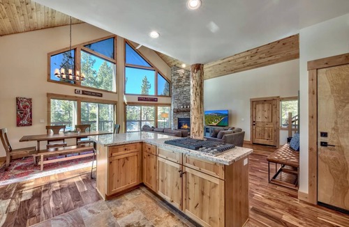 Country Club Estates House | Crystal Crest: Mountain Views, Games, BBQ, Pets