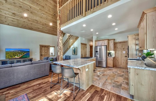Country Club Estates House | Crystal Crest: Mountain Views, Games, BBQ, Pets