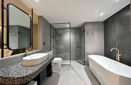 Kampung Bangkong Hotel | Crystal Crown Kuala Lumpur