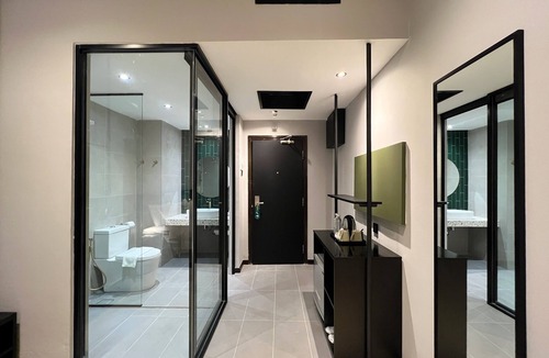 Kampung Bangkong Hotel | Crystal Crown Kuala Lumpur