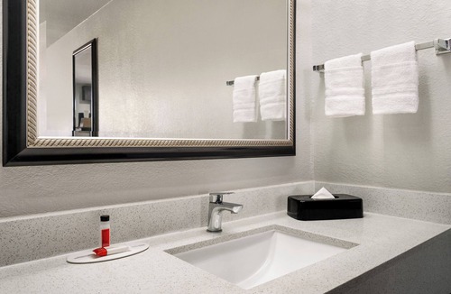 Northside Hotel | Crystal Inn Northeast Houston Downtown I-610