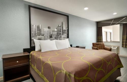 Northside Hotel | Crystal Inn Northeast Houston Downtown I-610