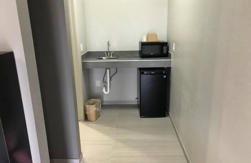 Clodine Hotel | Crystal Inn - Sugar Land