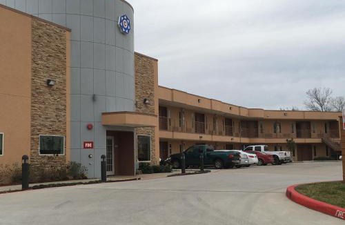 Willow Meadows/Willowbend Area Hotel | Crystal Inn