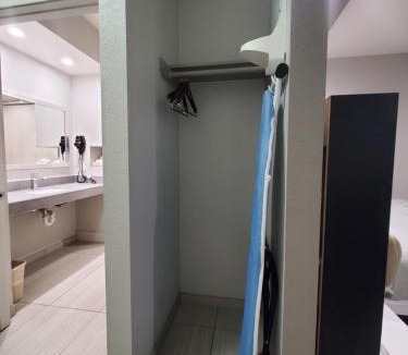 Porter Hotel | Crystal Inn