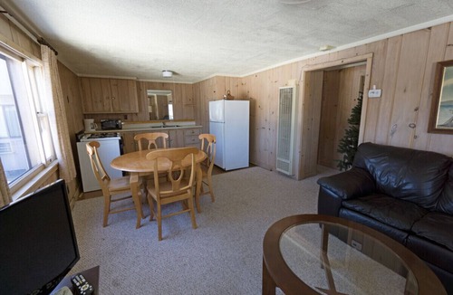 Beulah Hotel | Crystal Lake Resort