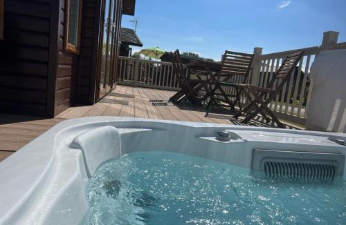 Malton House | Crystal Lodge with Hot Tub