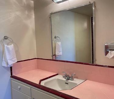 Red Bluff Hotel | Crystal Motel