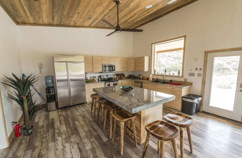Alpine House | Crystal Mountain Cabin PLUS Bunkhouse. TWO Houses