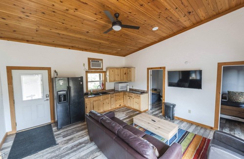 Alpine House | Crystal Mountain Cabin PLUS Bunkhouse. TWO Houses