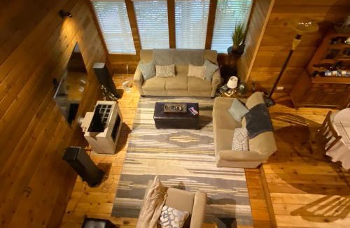 Enumclaw Ski Chalet | Crystal Mountain Cozy Cabin