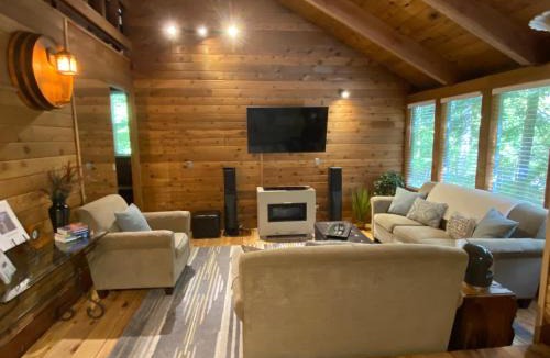 Enumclaw Ski Chalet | Crystal Mountain Cozy Cabin