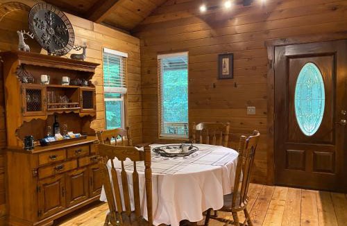 Enumclaw Ski Chalet | Crystal Mountain Cozy Cabin