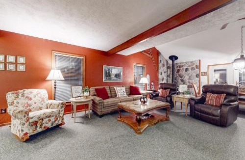 Thompsonville House | Crystal Mountain Retreat