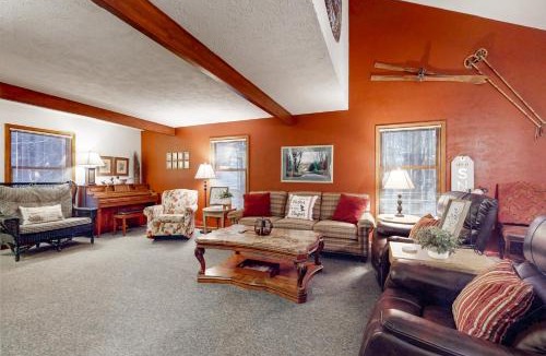 Thompsonville House | Crystal Mountain Retreat