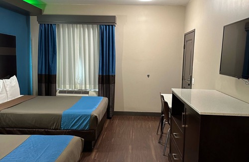 Maywood Hotel | Crystal Palace Inn