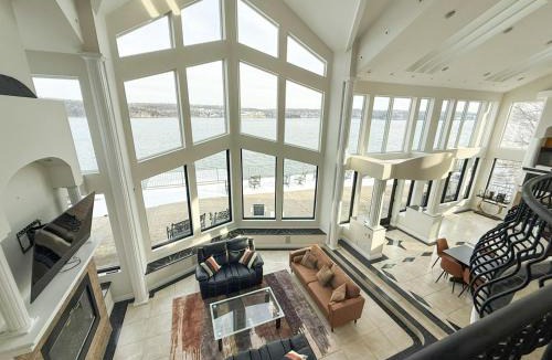 Osage Beach House | Crystal Palm Lakefront Luxury Home 6 Bed and 5 Bath