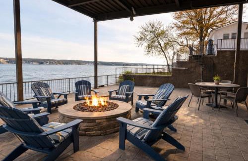 Osage Beach House | Crystal Palm Lakefront Luxury Home 6 Bed and 5 Bath