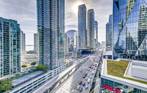 Downtown Toronto Apartment | Crystal-pearl 2 Bedroom 2 Bathroom Condo in Heart Downtown Toronto