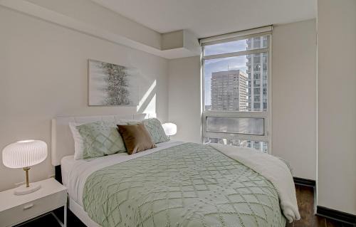 Downtown Toronto Apartment | Crystal-pearl 2 Bedroom 2 Bathroom Condo in Heart Downtown Toronto