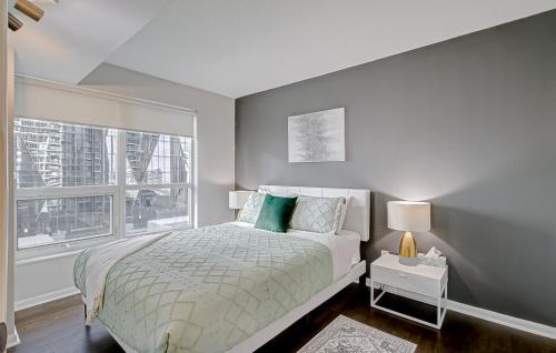 Downtown Toronto Apartment | Crystal-pearl 2 Bedroom 2 Bathroom Condo in Heart Downtown Toronto