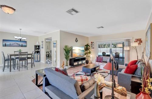 Crystal River House | Crystal River Heated pool 3 mins Sister Spring