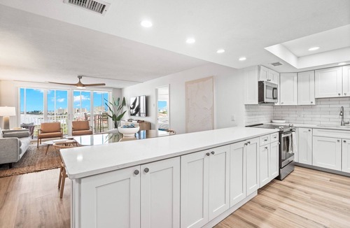Siesta Key Condo | Crystal Sands Unit 806 - Beachfront