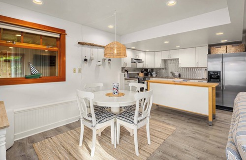 Bainbridge Island Cottage | Crystal Springs Seaside Escape