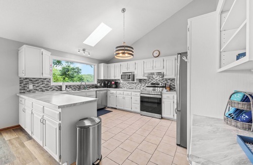 Linn Creek House | Crystal Springs - Lakefront with Hot Tub!