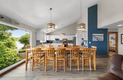Linn Creek House | Crystal Springs - Lakefront with Hot Tub!