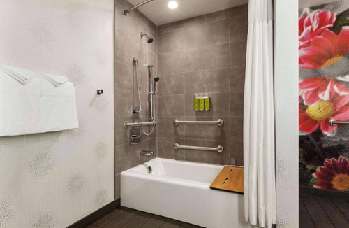 Whittier Hotel | CU Game Days | Restaurant + Mobility Access Room