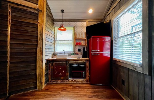 Hot Springs Cabin | Cub Cabin Bunkhouse - Tiny Home Vibes