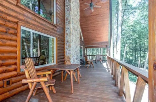 Clearfield Cabin | Cub Cabin @ The Bear's Den