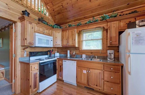 Black Bear Falls Cabin | Cub's Cove by Jackson Mountain Rentals