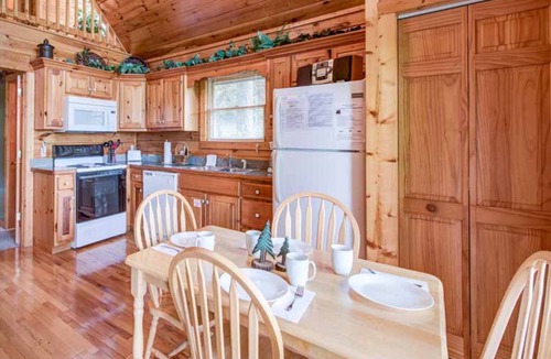 Black Bear Falls Cabin | Cub's Cove by Jackson Mountain Rentals