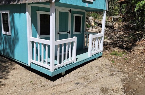 Etna Cabin | Cubby Cabin: Tiny cabin for one on the run!