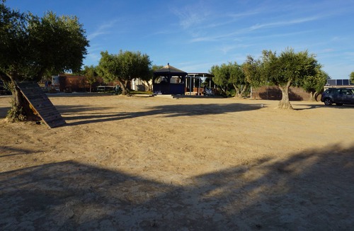 Morata de Tajuna House | Cuchifarm accommodation near Warner Bros.