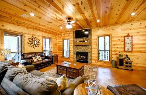 Hochatown House | Cul-de-sac Cabin - Pool Table-Hot tub-Pet Friendly