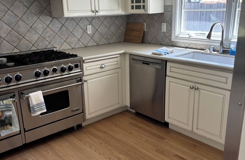 Burlingame House | Cul de sac, gate access to park, 2 minute walk to downtown